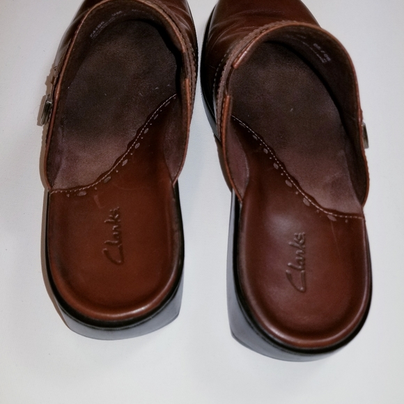 Clark's size 9 brown slip-on clogs/mules - Picture 3 of 8